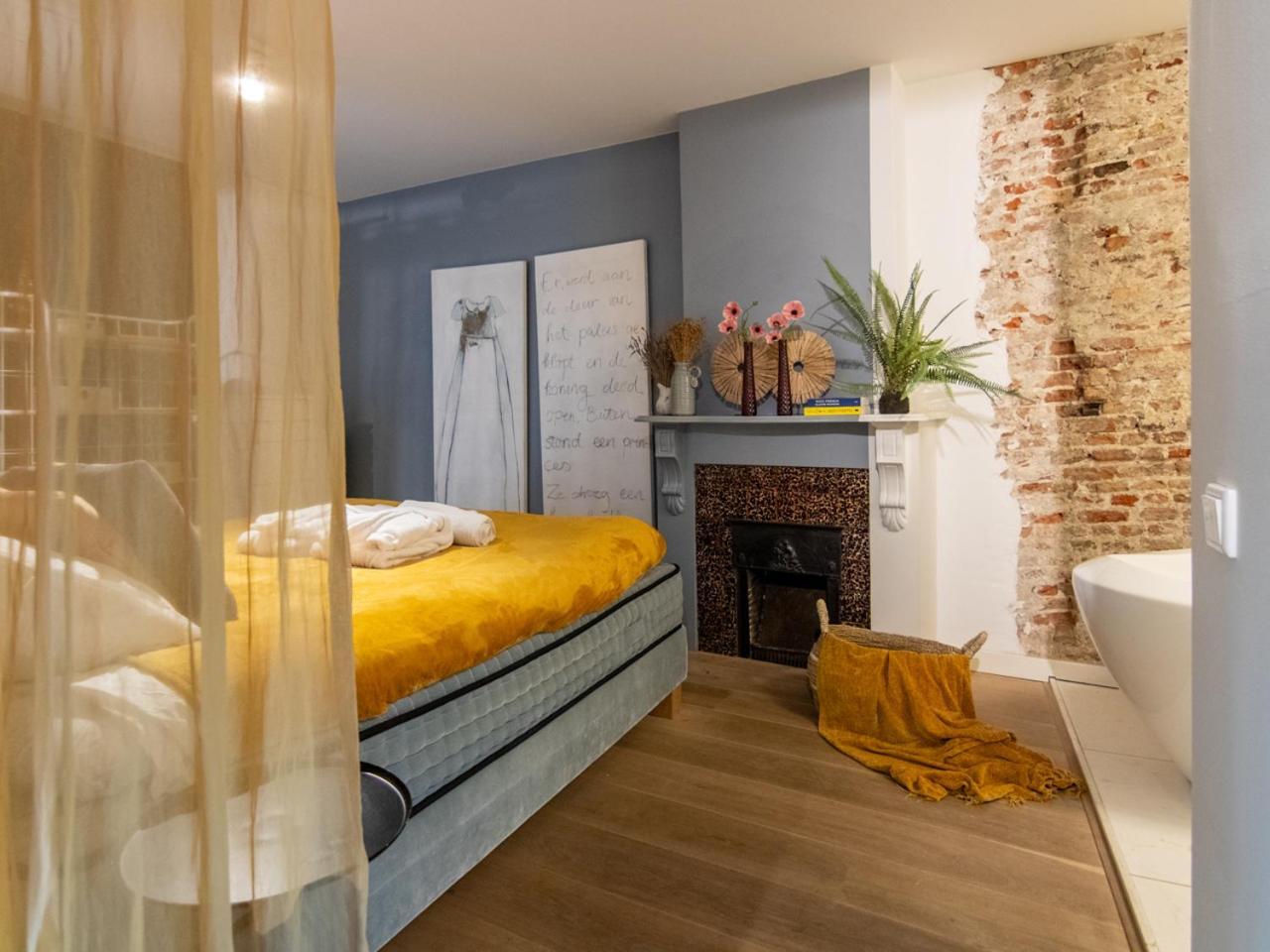 Georgia'S Bathhouse Apartment Бреда Екстериор снимка